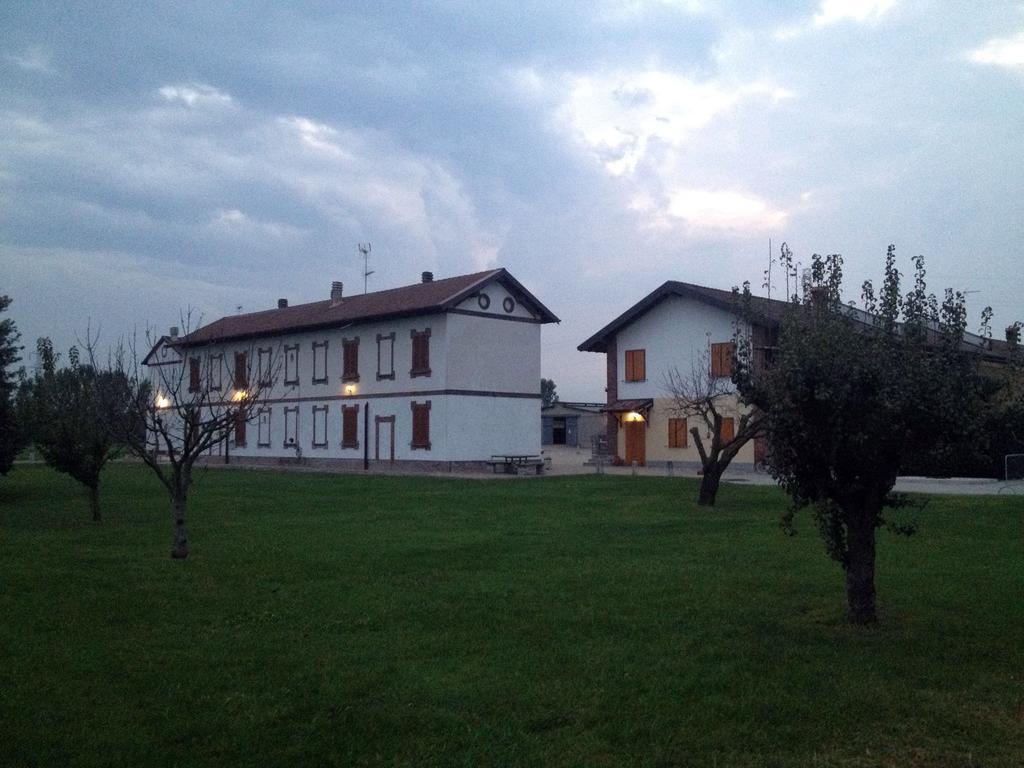 Bed And Breakfast Azienda Agricola Cascina Salazzara Маджента Екстер'єр фото